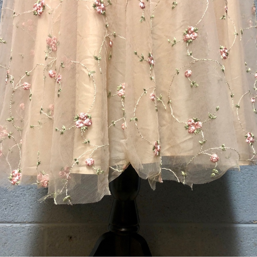 Elegant soft pink Floral Embroidered Wedding Dress - Picture 9 of 15